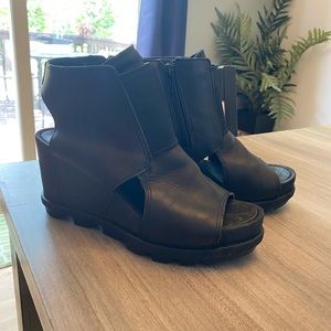 SOREL Joanie ll Bootie Wedge Platform black size 8